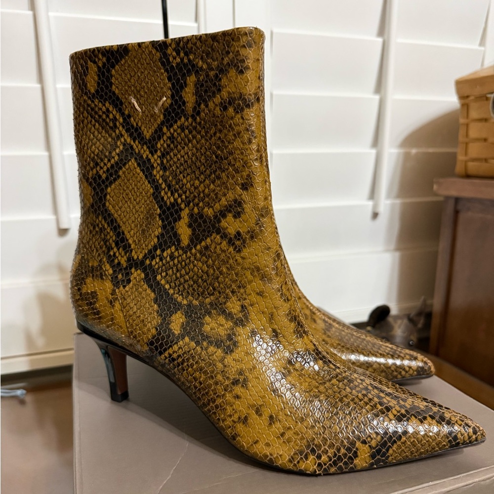 New Franco Sarto Python Embossed Leather Heeled Boots 8.5 - Picture 2 of 7